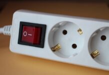 Почему электричество детям не игрушка