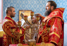 Епископ Борисовский и Марьиногорский Амвросий возглавил всенощное бдение в кафедральном соборе Воскресения Христова г. Борисова