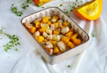 Сытный и полезный обед: куриное мясо, запеченное с тыквой