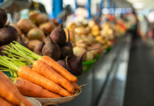 Как правильно продать излишки овощей и фруктов, выращенных на земельном участке