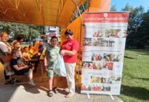 Хорошее настроение, угощения и подарки: борисовские волонтеры БОКК организовали праздник для ребят