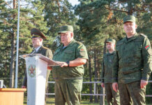 Заместитель министра обороны представил нового начальника учебного центра в Печах