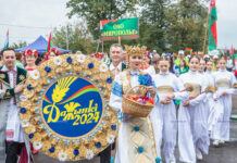 На «Дожинках» названы победители конкурсов на лучший каравай, сноп, корзину даров природы, колонну, конструкцию из соломы и подворье