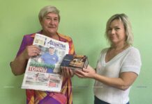 Борисовчанка Елена Телегина разгадала кроссворд и получила подарок