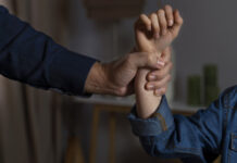 Какая ответственность грозит за совершение правонарушений в сфере домашнего насилия