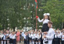 Здравствуй, школа! Торжественная линейка прошла в средней школе №18