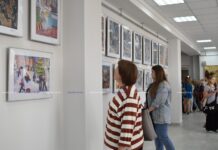 «Борисовская радуга»: в «колодеевке» открылась выставка Борисовской детской художественной школы им. Аникейчика