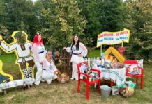 Кто приезжал в д. Большая Ухолода и что праздновали в д. Гребло