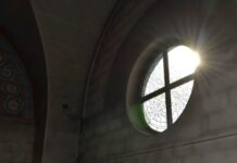 ФОТО ДНЯ: свет в окошке