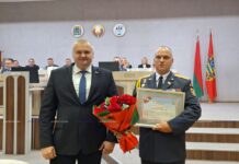 Награду за спасение утопающей получил борисовский милиционер