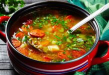 Приготовим на обед грибной суп с гречкой и охотничьими колбасками