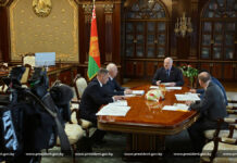 Александр Лукашенко заслушал доклад по вопросам развития сети республиканских автомобильных дорог