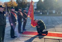 Полковник Дмитрий Дорошко попрощался с Боевым Знаменем