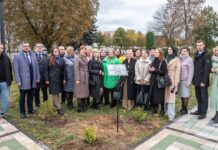 Участники пресс-тура посетили ряд объектов социальной сферы и высадили Аллею родительской любви