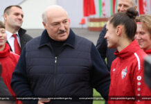 Александр Лукашенко посетил обновленный стадион “Трактор”