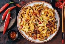 Сытный обед: гнезда со свининой