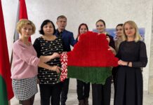 Рукотворный шедевр получился у коллектива Дворца культуры им. М. Горького. Узнали, как создавался ковер в форме контура Беларуси