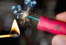 Какая ответственность предусмотрена за нарушение установленного порядка хранения и использования пиротехнических изделий?