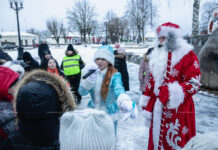 Дед Мороз и Снегурочка дали старт акции «Наши дети» в Борисове