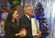 Телевизор и сладкие подарки – в дом семейного типа приехали гости