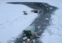 Тонкий лед: в Смолевичском районе работники МЧС спасли рыбака
