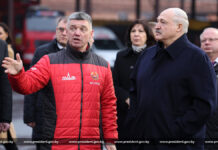 Президент Беларуси Александр Лукашенко посещает Минский автозавод