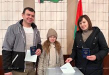 Получившая белорусское гражданство семья Кондратий приняла участие в Выборах Президента Республики Беларусь