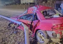 В Борисове произошла авария. Водитель не рассчитал скорость и въехал в световую опору