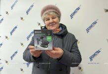 «Мечтала о них»: первый победитель рекламной игры «Адзінства» получил приз в редакции