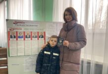Получившая белорусское гражданство женщина из Украины впервые приняла участие в выборах Президента Беларуси