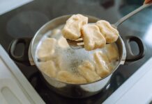 Быстро, вкусно, шоколадно: рецепт ленивых вареников с корицей