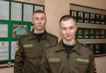 Похожие, но такие разные. Братья Коханские вместе служат в 320 школе подготовки специалистов 72 ОУЦ