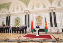 Александр Лукашенко: “Сегодня в белорусской армии служат люди, которые свято чтут и берегут традиции победного поколения”