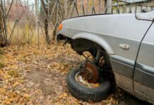 Что делать, если уже долгое время во дворе жилых домов стоит брошенное авто