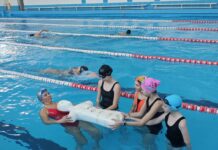 Для борисовских гимназистов провели урок плавания