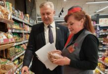 Парламентарий Александр Шипуло: “В приоритете у горожан продукция белорусских производителей”