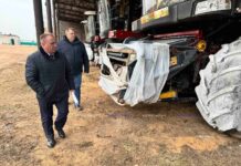 Помощник Президента Александр Кохан проверил подготовку хозяйств Борисовщины к весенне-полевым работам