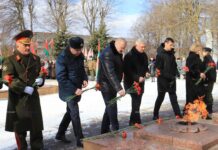 Накануне Дня защитников Отечества и Вооруженных Сил Республики Беларусь борисовчане возложили цветы к Вечному огню