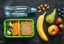 Не поддавайтесь соблазнам: выбираем полезные перекусы на работе