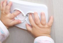 Детское любопытство и опасность электричества: как обезопасить малыша?