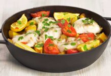 Рецепт для обеда: жаркое с рыбой и овощами по-гречески