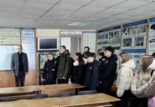 Школьники посетили ДОСААФ и получили членские билеты