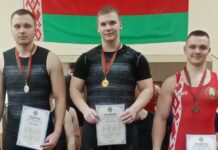 Иван Егоров (на фото по центру)