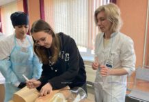 Правила приема, обучение и трудоустройство. Об этом и не только узнали участники дня открытых дверей в медколледже в Борисове