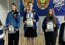 Лада КОРОТКЕВИЧ (на фото по центру)