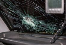 Разбитое лобовое стекло