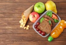 Специалист назвала лучшие перекусы для поднятия настроения