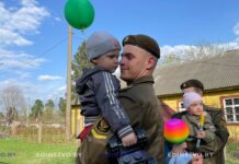 С какой доброй миссией военнослужащие полка связи СЗОК побывали в Доме ребенка в Борисове