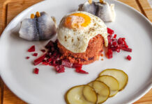 Сытное и необычное блюдо Лабскаус. Записывайте рецепт