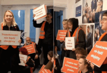 В Польше экоактивисты ворвались в избирательный штаб Тшасковского